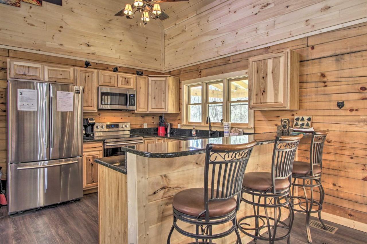 The Phoenix Cabin With Hot Tub In Gatlinburg! Dış mekan fotoğraf
