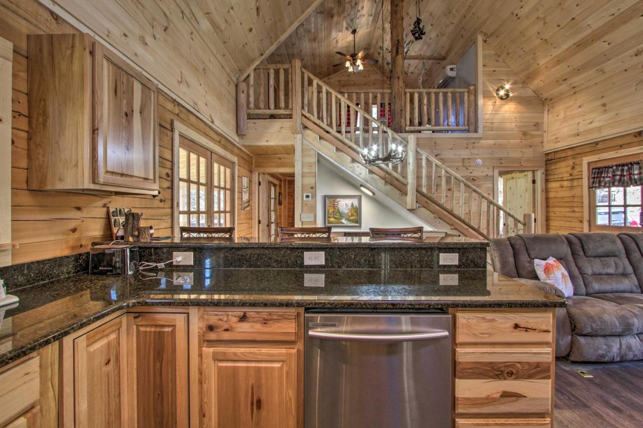The Phoenix Cabin With Hot Tub In Gatlinburg! Dış mekan fotoğraf