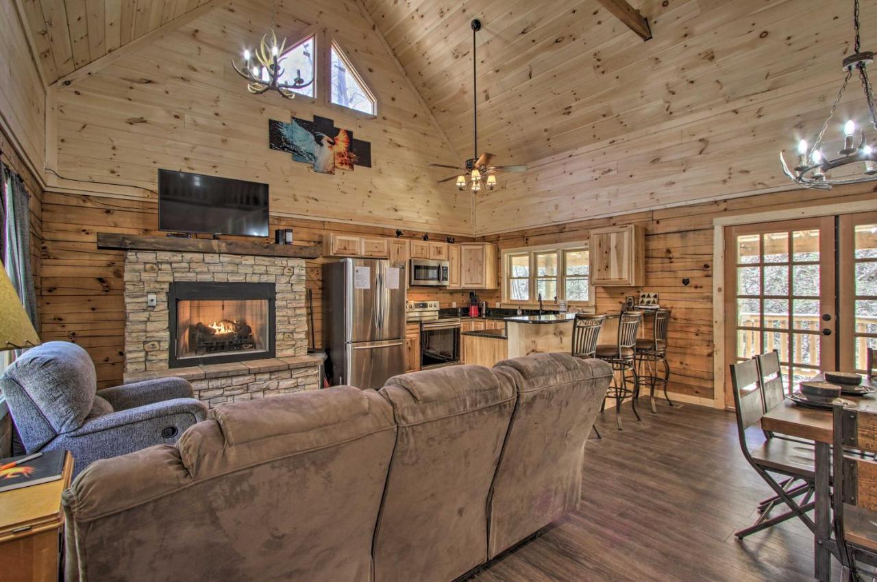 The Phoenix Cabin With Hot Tub In Gatlinburg! Dış mekan fotoğraf