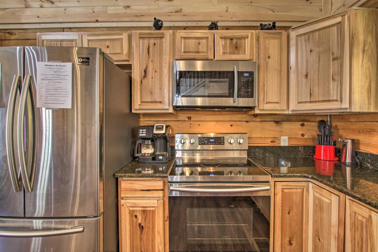 The Phoenix Cabin With Hot Tub In Gatlinburg! Dış mekan fotoğraf